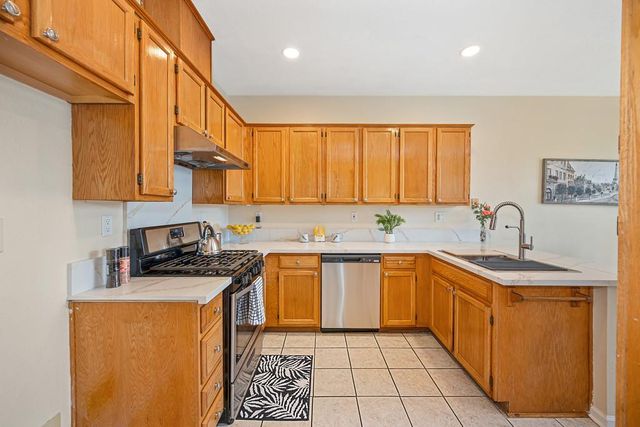 5621 Elk Spring Way, Elk Grove, CA 95758