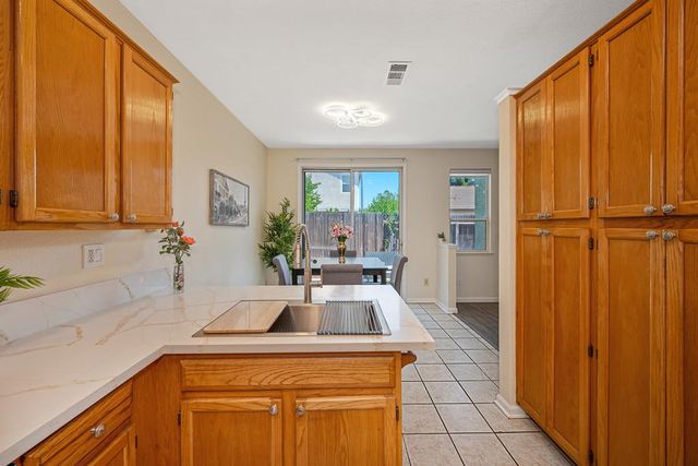 5621 Elk Spring Way, Elk Grove, CA 95758