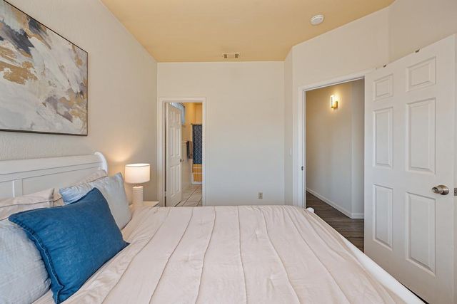 5621 Elk Spring Way, Elk Grove, CA 95758