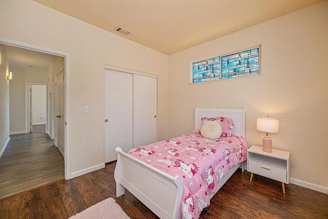 5621 Elk Spring Way, Elk Grove, CA 95758