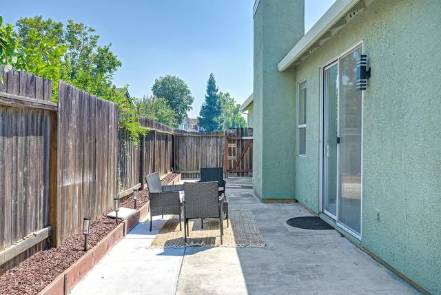 5621 Elk Spring Way, Elk Grove, CA 95758