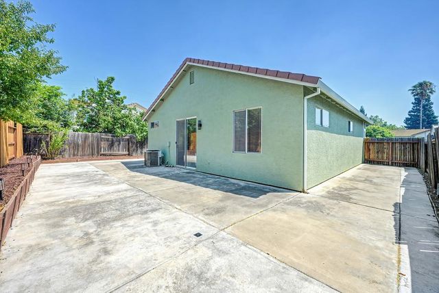 5621 Elk Spring Way, Elk Grove, CA 95758