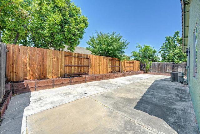 5621 Elk Spring Way, Elk Grove, CA 95758
