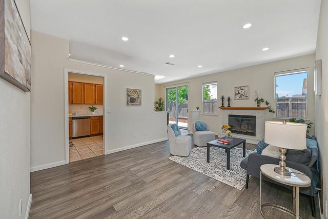 5621 Elk Spring Way, Elk Grove, CA 95758