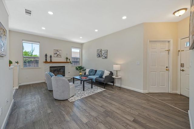 5621 Elk Spring Way, Elk Grove, CA 95758