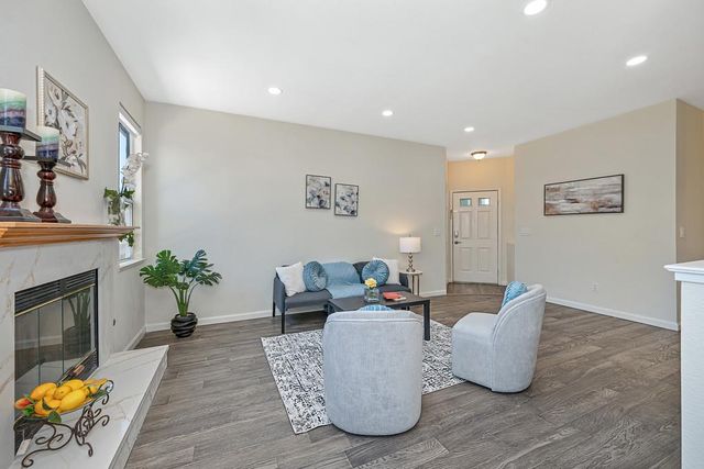 5621 Elk Spring Way, Elk Grove, CA 95758