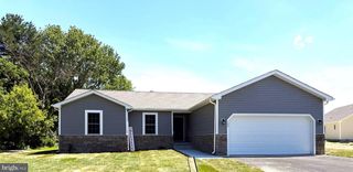 100 FAIRFAX LN #82, Dover, DE 19901