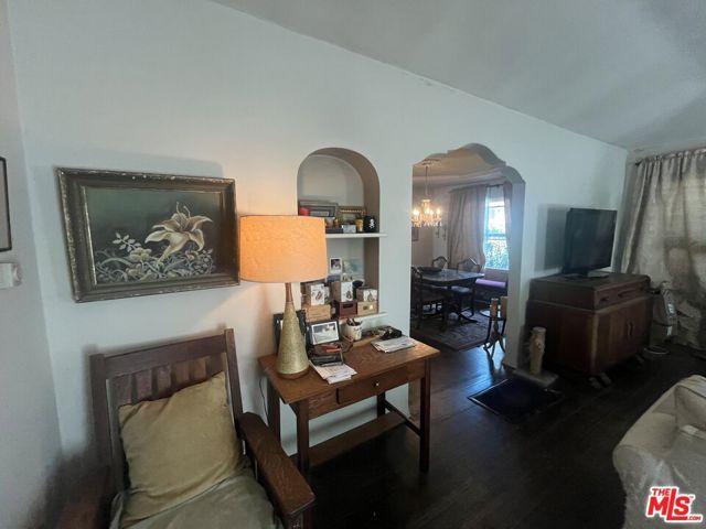 1811 S Burnside Avenue, Los Angeles, CA 90019