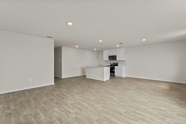1005 Prince Albert, Seguin, TX 78155