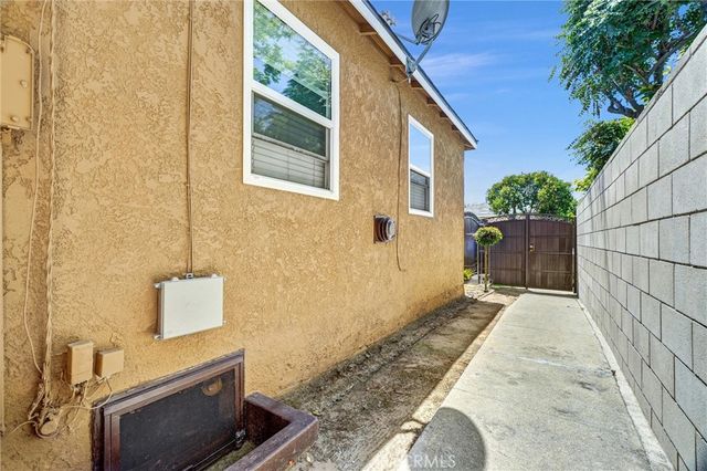 1065 E 19th, Long Beach, CA 90806