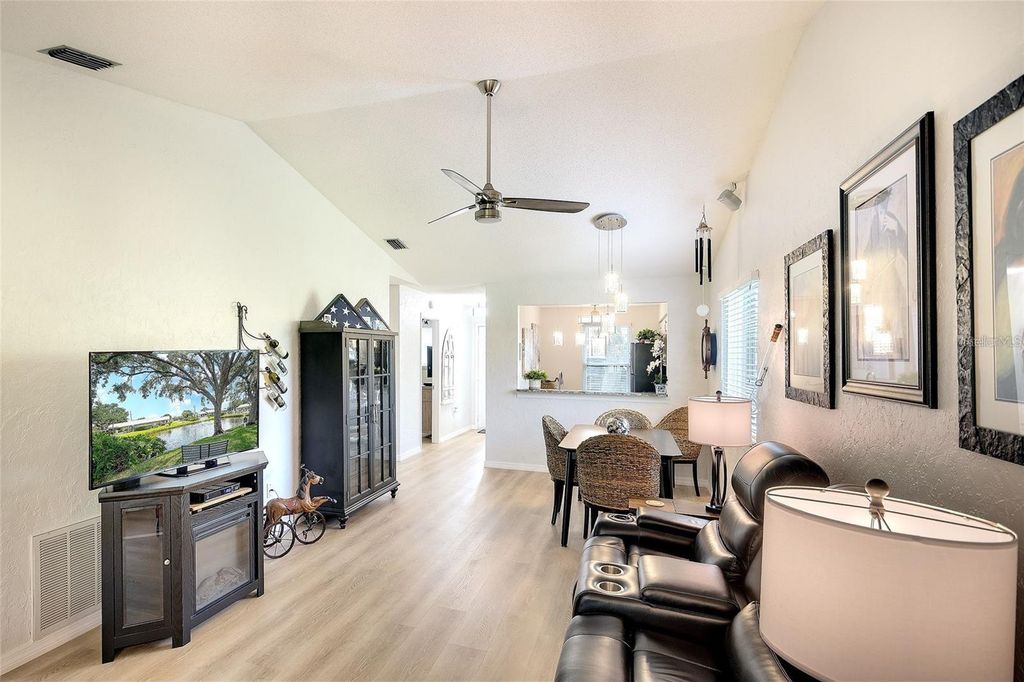 Image 10 of property listing at 6024 28TH STREET W, Bradenton, FL 34207