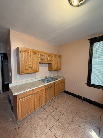 6505 S Damen Avenue, Chicago, IL 60636