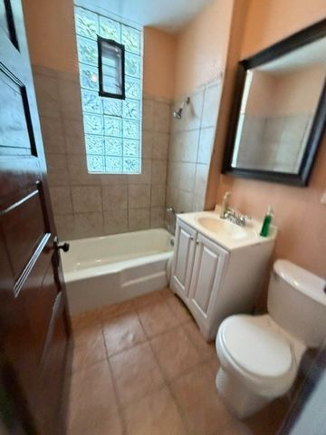 6505 S Damen Avenue, Chicago, IL 60636