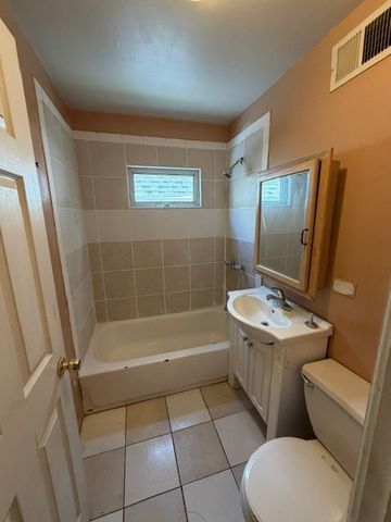 6505 S Damen Avenue, Chicago, IL 60636