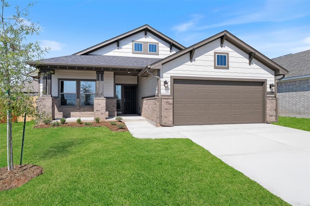 12825 NW 4th Street, Yukon, OK 73099