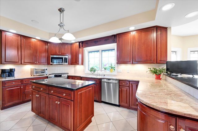 111 MOUNTAIN VIEW DR, Etters, PA 17319