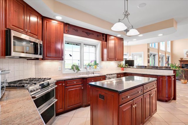 111 MOUNTAIN VIEW DR, Etters, PA 17319