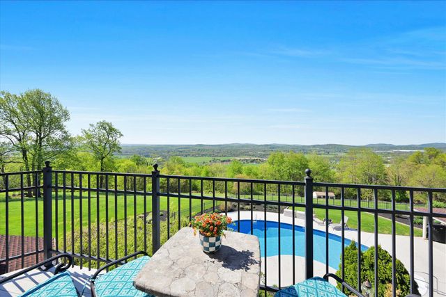 111 MOUNTAIN VIEW DR, Etters, PA 17319