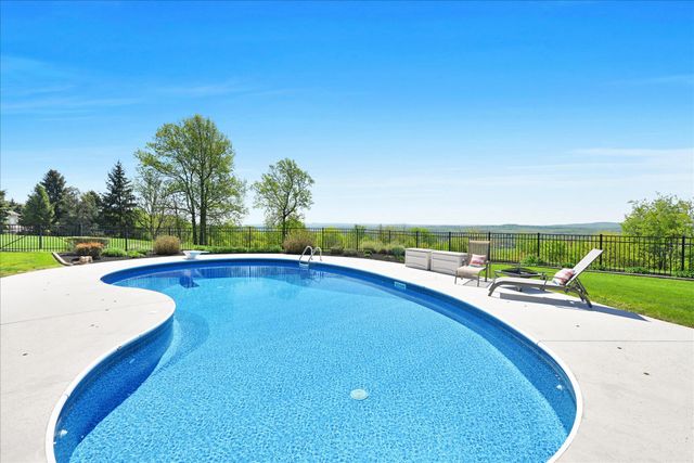 111 MOUNTAIN VIEW DR, Etters, PA 17319