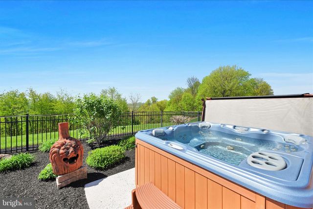 111 MOUNTAIN VIEW DR, Etters, PA 17319