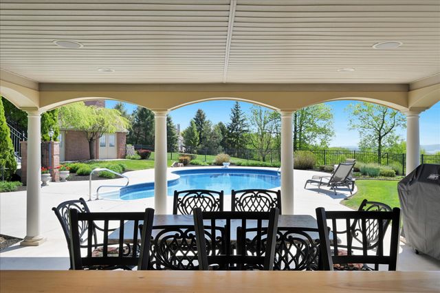 111 MOUNTAIN VIEW DR, Etters, PA 17319