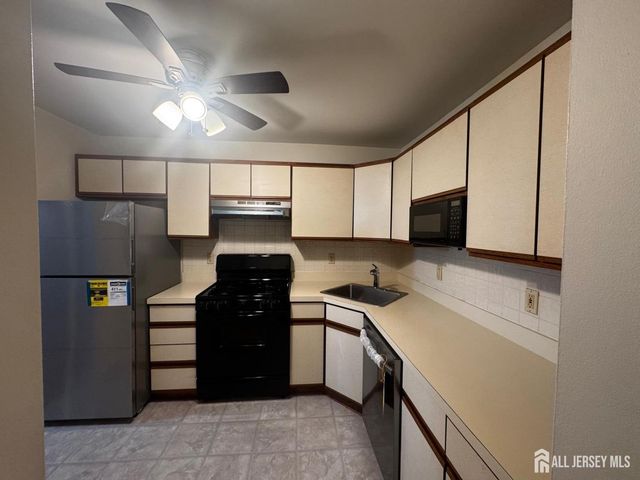 1109 Stoneridge Circle, Helmetta, NJ 08828