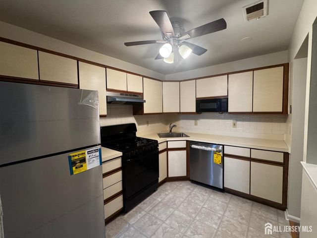 1109 Stoneridge Circle, Helmetta, NJ 08828