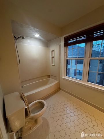 1109 Stoneridge Circle, Helmetta, NJ 08828