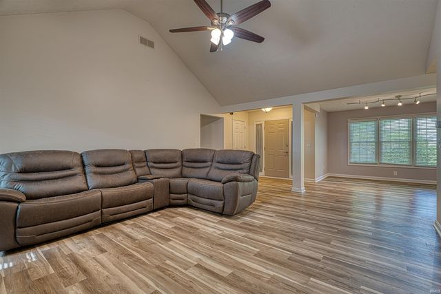 4422 Summercreek Lane, Newburgh, IN 47630