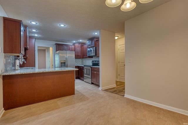 4422 Summercreek Lane, Newburgh, IN 47630