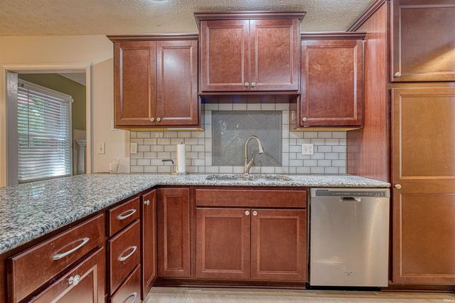 4422 Summercreek Lane, Newburgh, IN 47630
