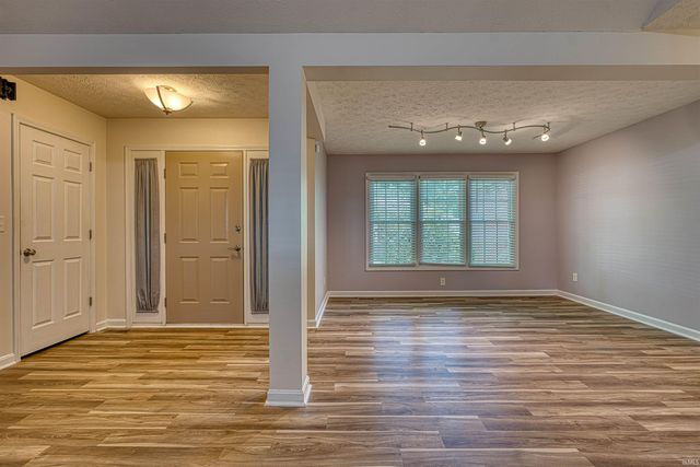 4422 Summercreek Lane, Newburgh, IN 47630