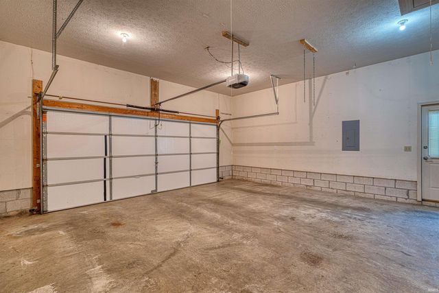4422 Summercreek Lane, Newburgh, IN 47630