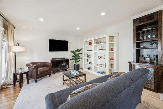 825 Merrill Street, Houston, TX 77009