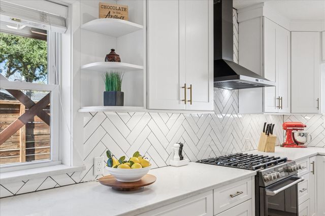 825 Merrill Street, Houston, TX 77009