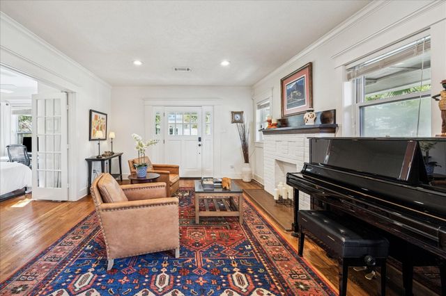 825 Merrill Street, Houston, TX 77009