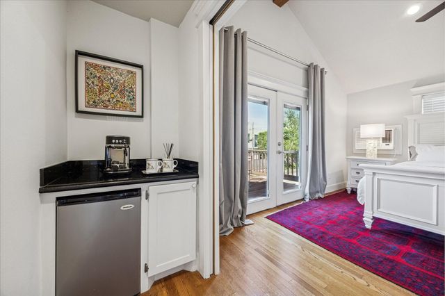 825 Merrill Street, Houston, TX 77009