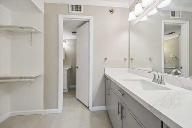 11957 Bob White Drive 863, Houston, TX 77035