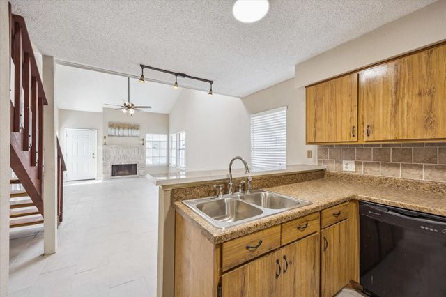 11957 Bob White Drive 863, Houston, TX 77035