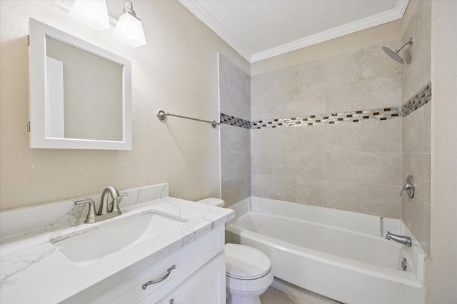 11957 Bob White Drive 863, Houston, TX 77035