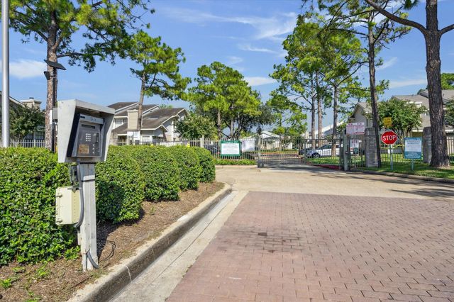 11957 Bob White Drive 863, Houston, TX 77035