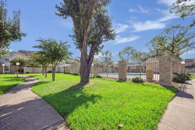 11957 Bob White Drive 863, Houston, TX 77035