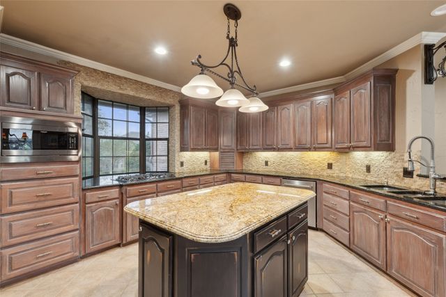 1601 Eagle Ridge Drive, Corinth, TX 76210