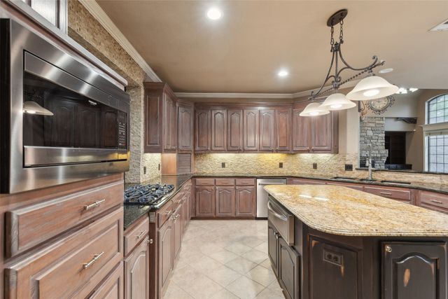 1601 Eagle Ridge Drive, Corinth, TX 76210