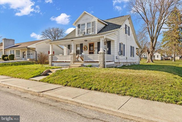 210 CHARLES AVENUE, Hanover, PA 17331