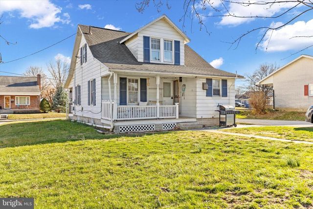 210 CHARLES AVENUE, Hanover, PA 17331
