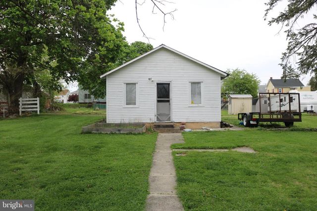 210 CHARLES AVENUE, Hanover, PA 17331