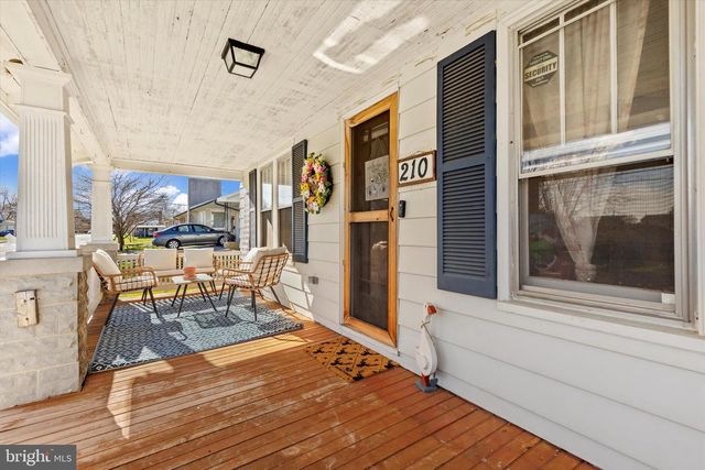 210 CHARLES AVENUE, Hanover, PA 17331