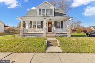 210 CHARLES AVENUE, Hanover, PA 17331