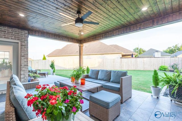 516 Wickerberry Way, Athens, AL 35611